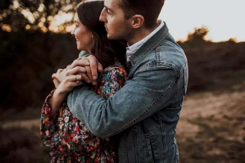 Wir bleiben für immer zusammen. Du bist die Liebe meines Lebens. Esra und Benny haben so viel durchgemacht...aber seine schwere Krankheit hat ihre Liebe nur noch gefestigt.