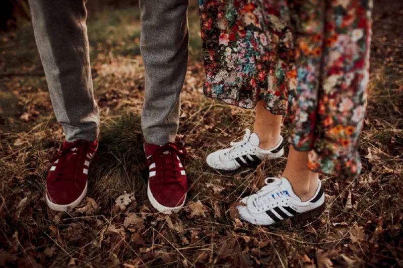 Wie aus einem Abenteuer Katalog! Voila hier die perfekten Schuhe für ein Abenteuer Photoshooting in der wilden Natur.